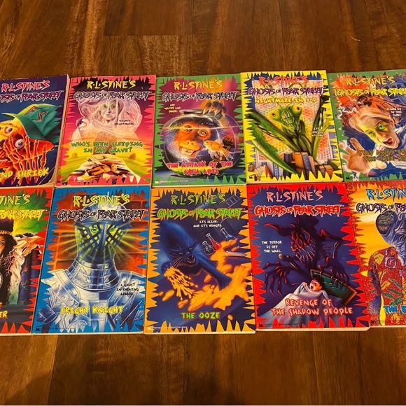 GHOSTS OF FEAR STREET Lot This Series ONLY Chapter Books #1-10 R. L. Stine RL - Picture 2 of 4